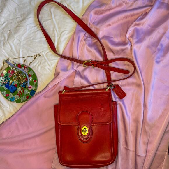 ❤️ Rare Vintage COACH 9136 Red Leather Small Field Bag Turnlock Brass Crossbody - Picture 2 of 12